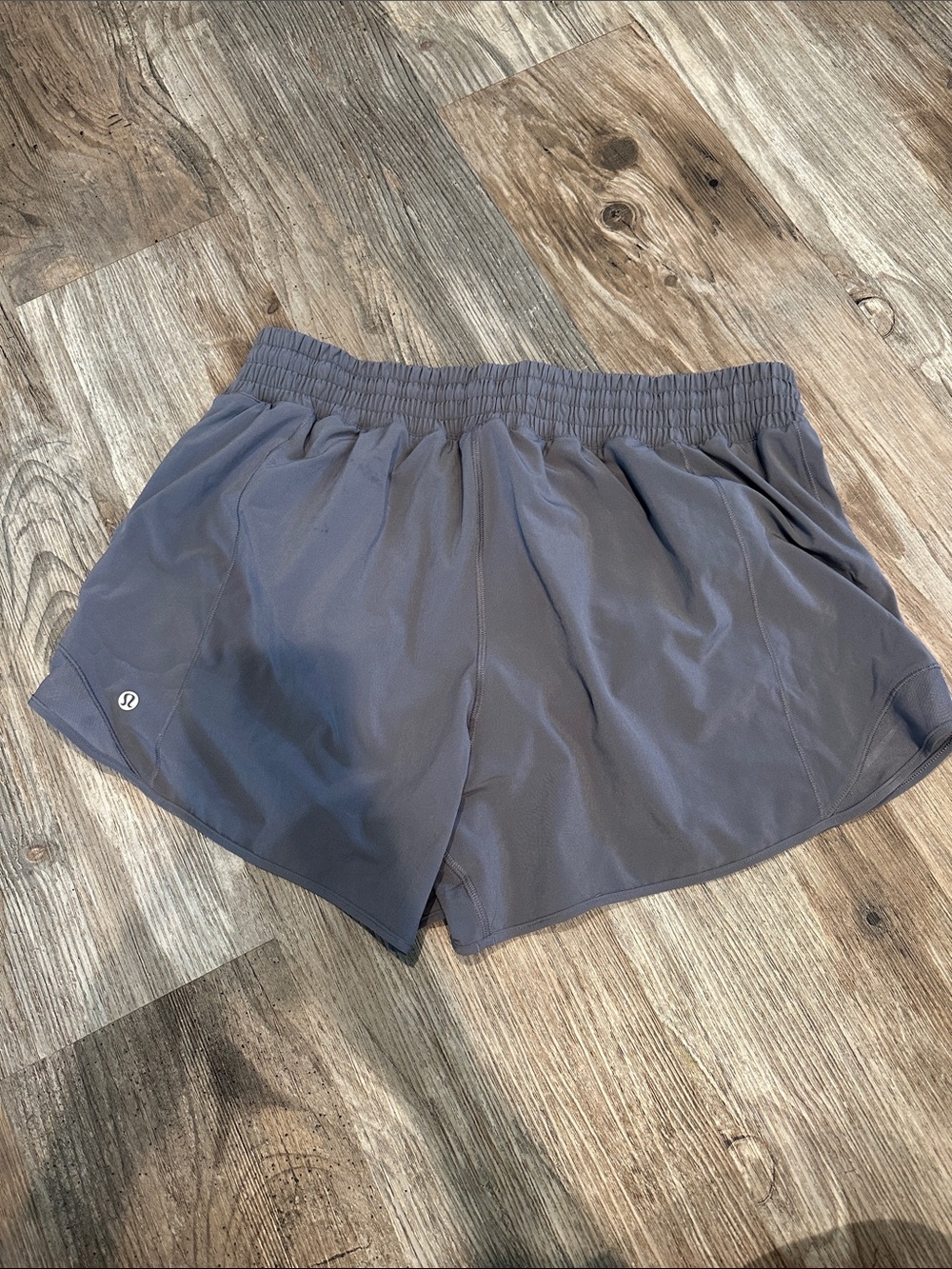 LIKE NEW! Lululemon Hotty Hot High-Rise Lined Short 4" Solar Grey Sz 14 - Picture 4 of 8